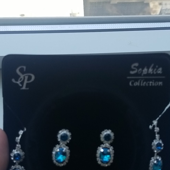 SP Sophia Collection Oval Necklace & Earrings Set - Picture 4 of 5